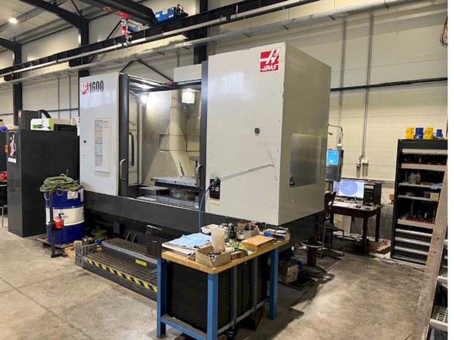 Vista frontal de la máquina HAAS EC-1600