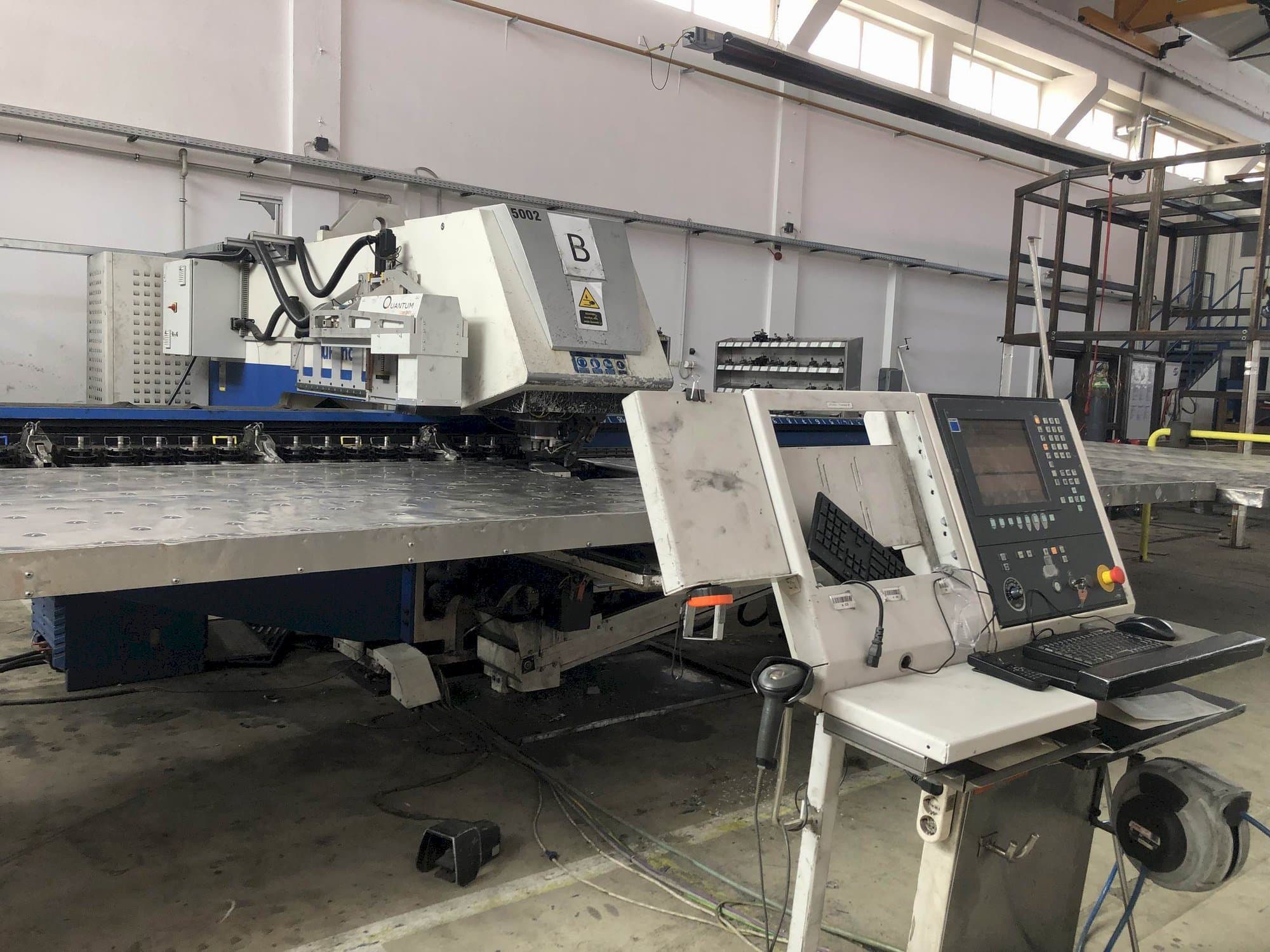 Vista frontal de la máquina Trumpf Trupunch 5000