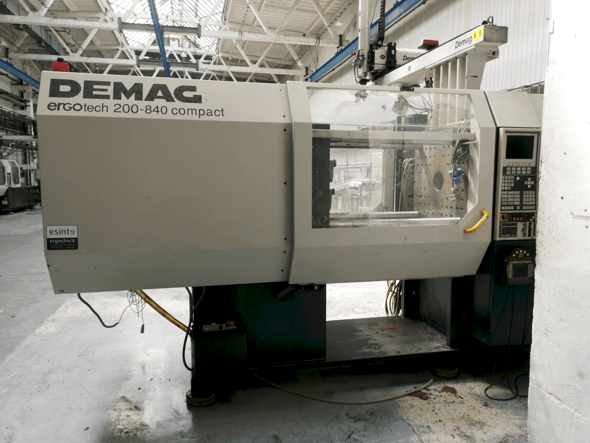 Vista frontal de la máquina DEMAG Ergotech 200-840 Compact