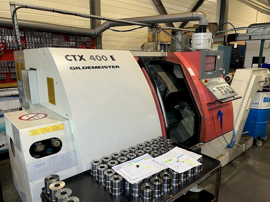 Vista frontal de la máquina Gildemeister CTX 400 E