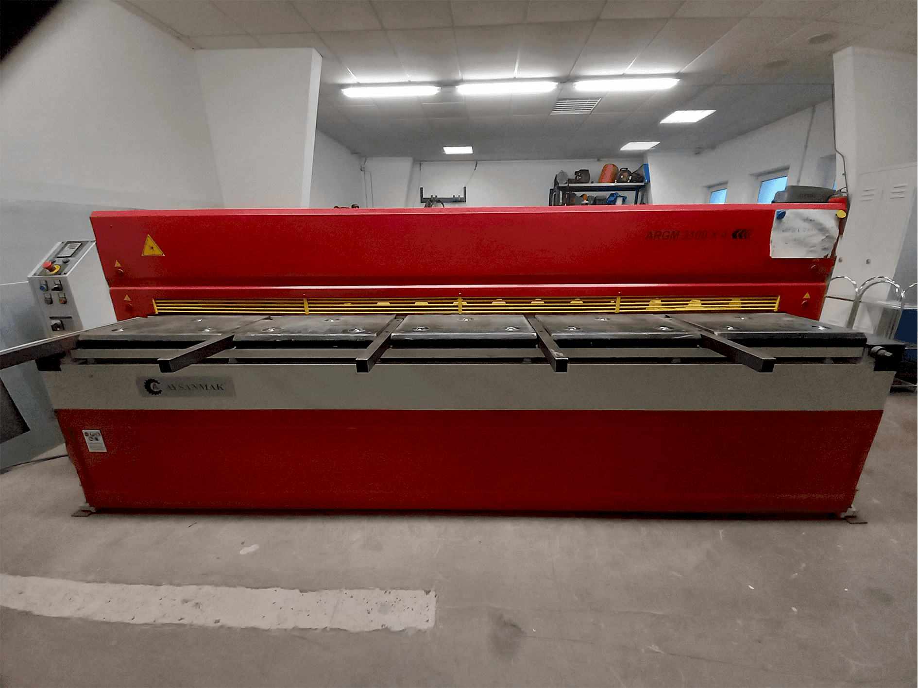 Vista frontal de la máquina AYSANMAK ARGM 3100 x 4