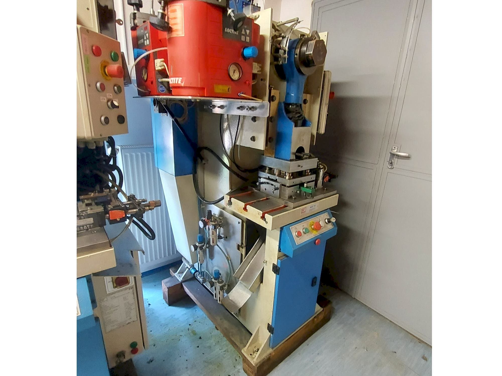 Vista frontal de la máquina KNUTH KEX 15