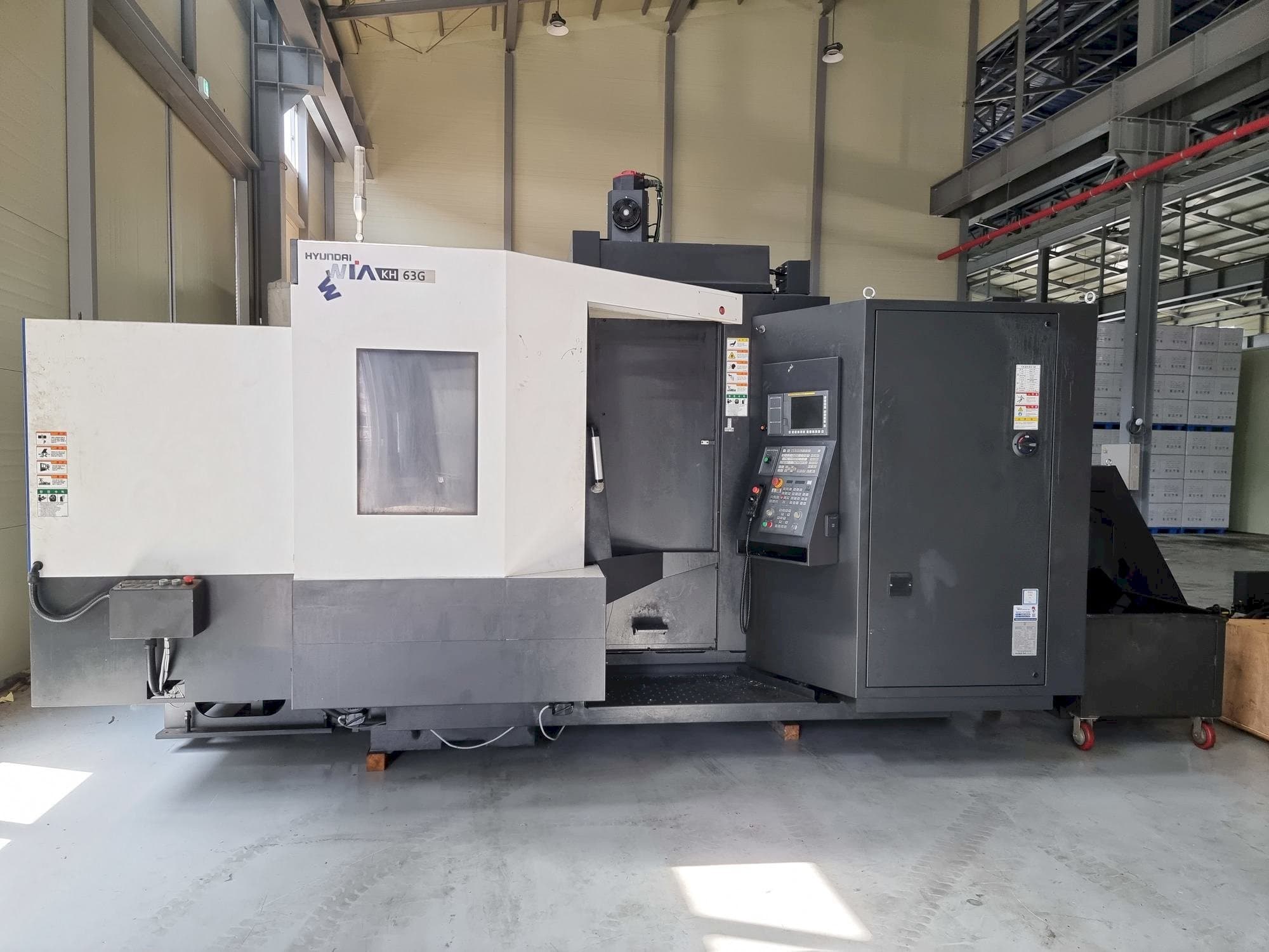 Vista frontal de la máquina Hyundai Wia KH63G