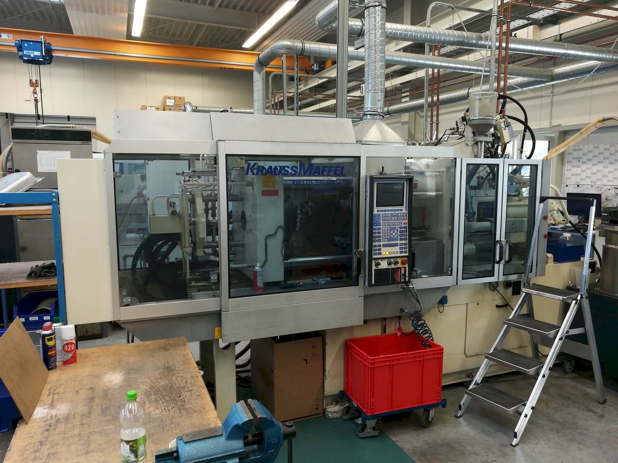 Vista frontal de la máquina Krauss Maffei 110-390/90 CZ