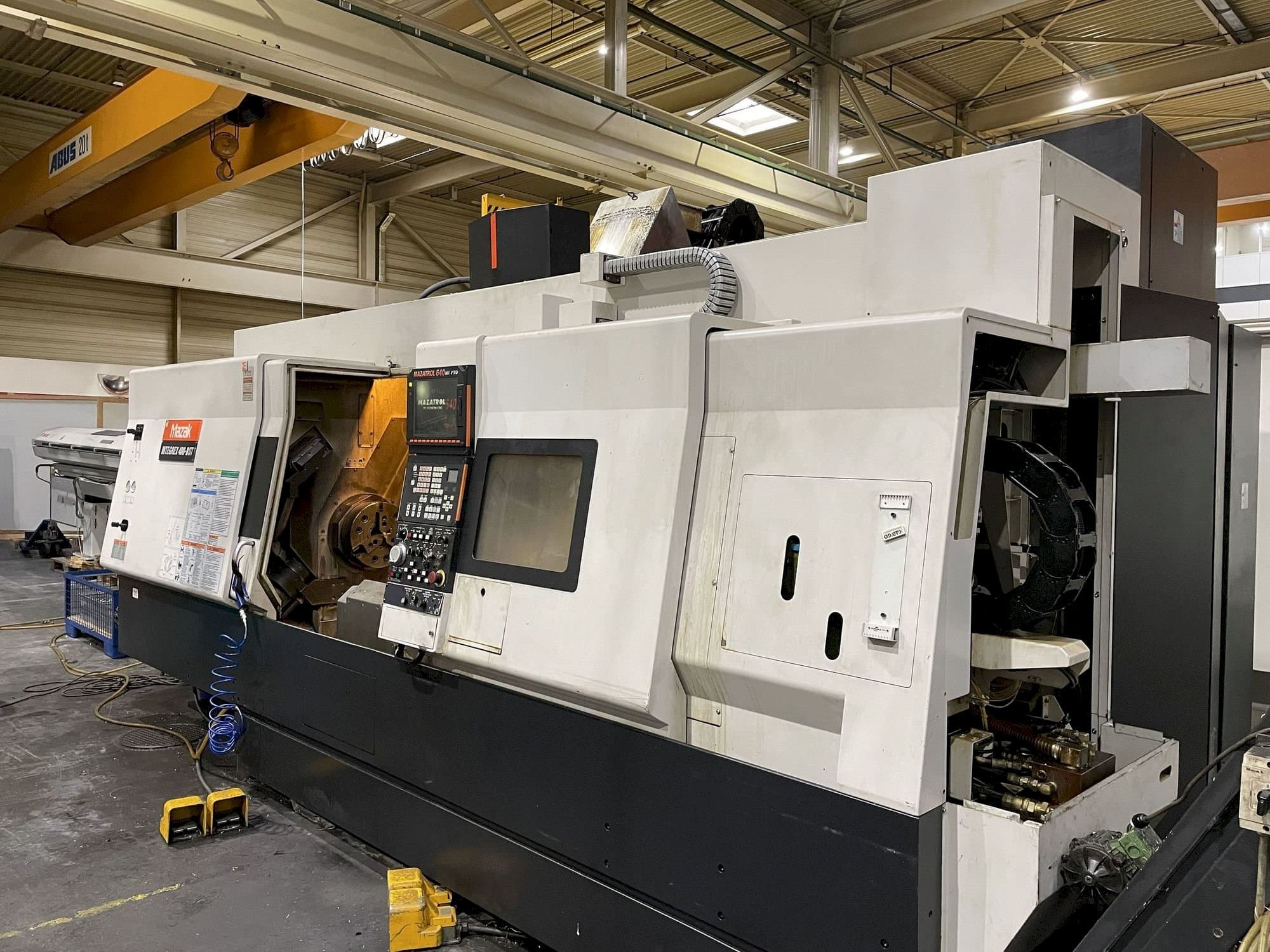 Vista frontal de la máquina Mazak Integrex 400 III ST
