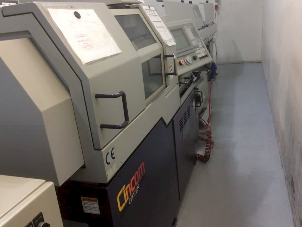 Vista lateral izquierda de la máquina Citizen L20