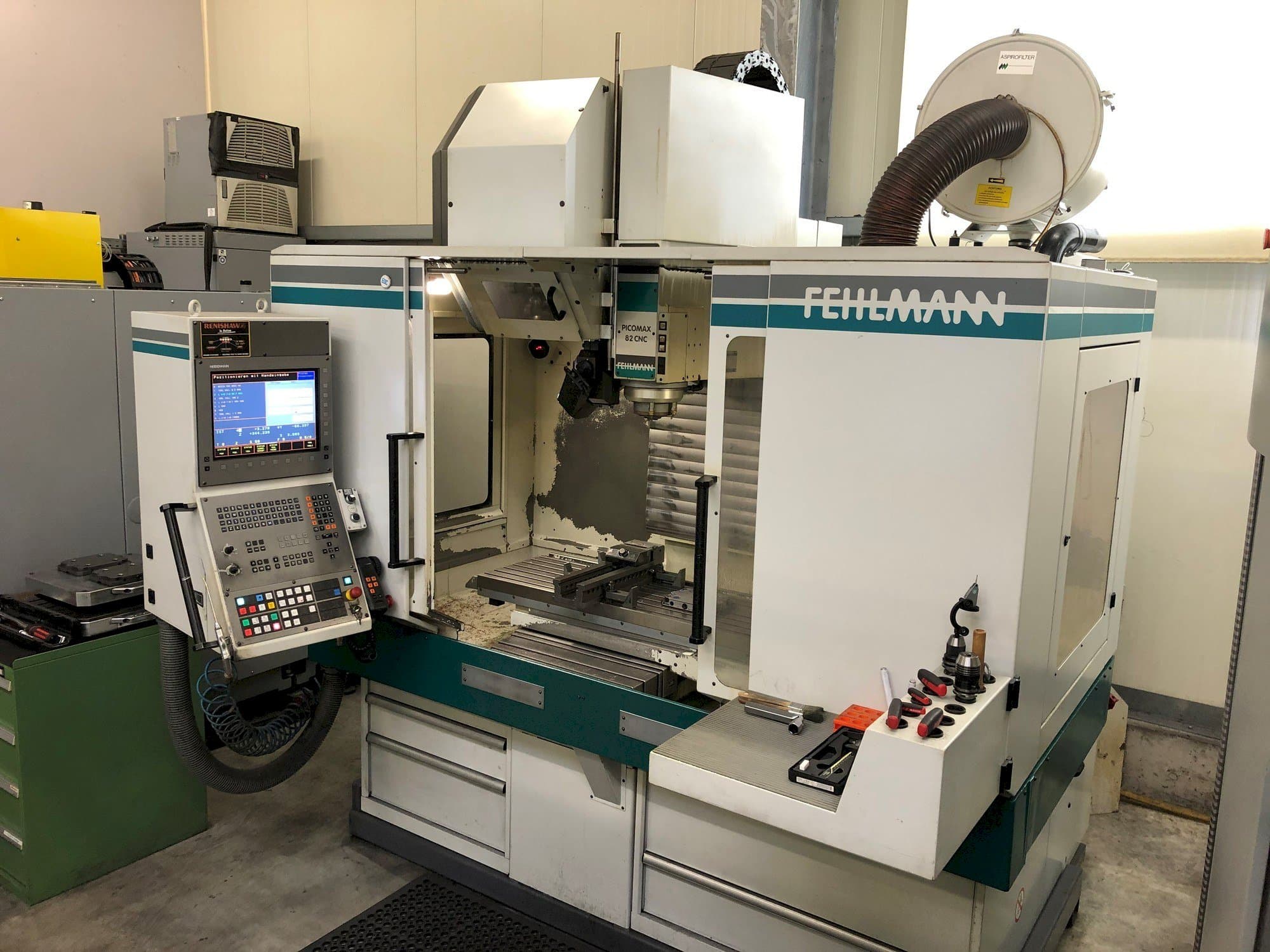 Vista frontal de la máquina FEHLMANN PICOMAX 82 CNC