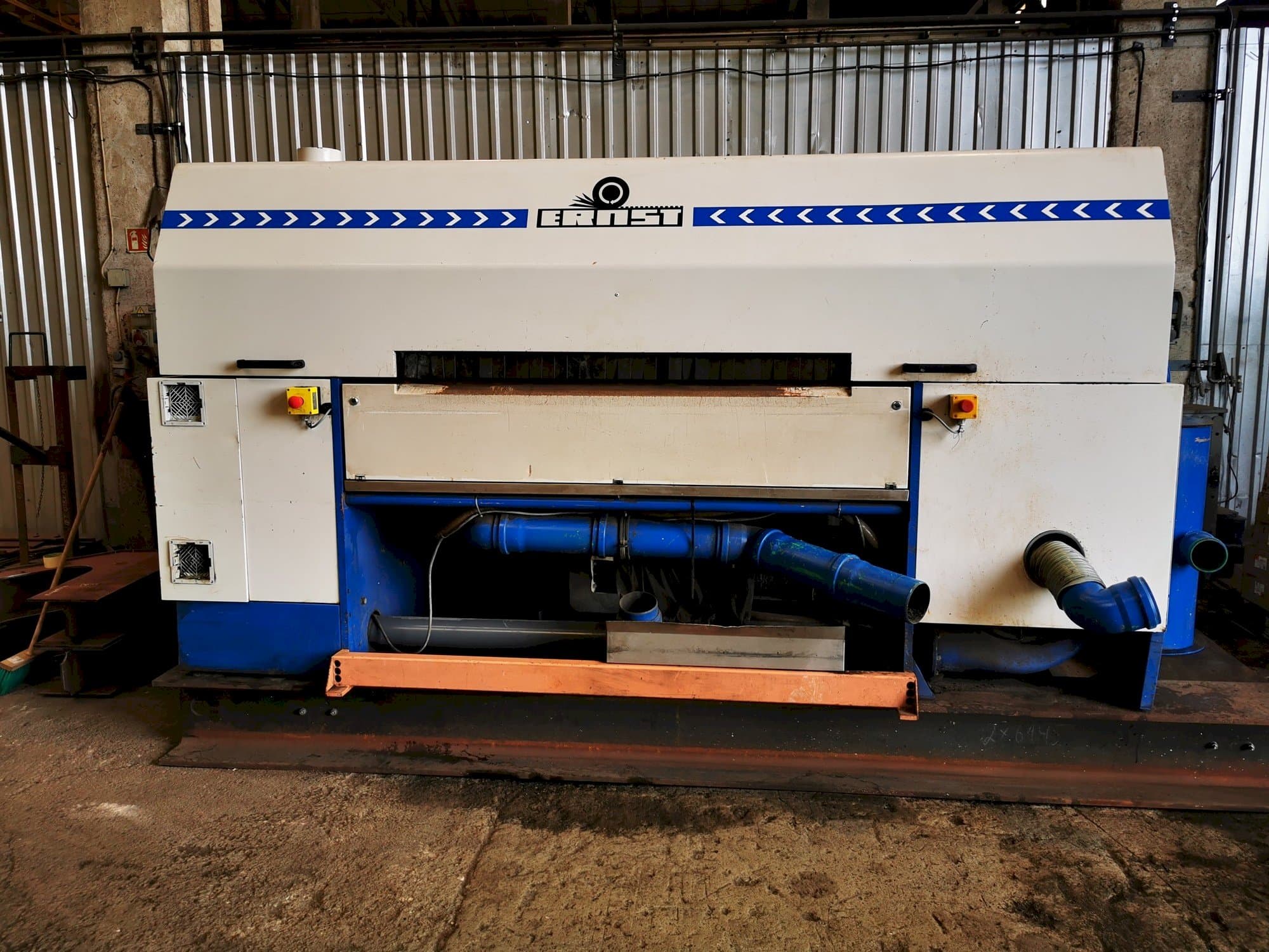 Vista frontal de la máquina ERNST E M 5 N II  + 2F