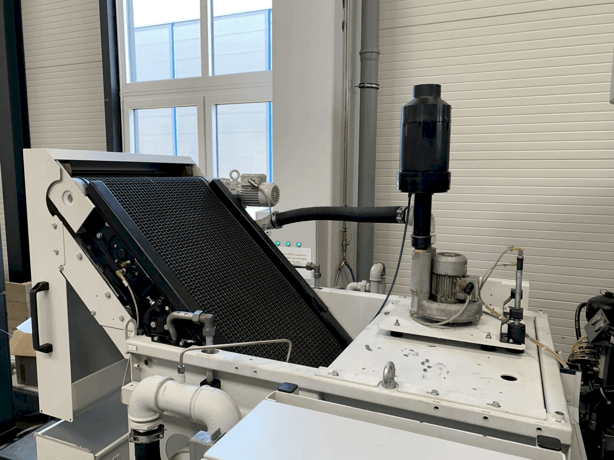 Vista frontal de la máquina CHIRON FZ 15K S FA