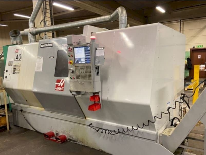 Vista frontal de la máquina HAAS SL-40