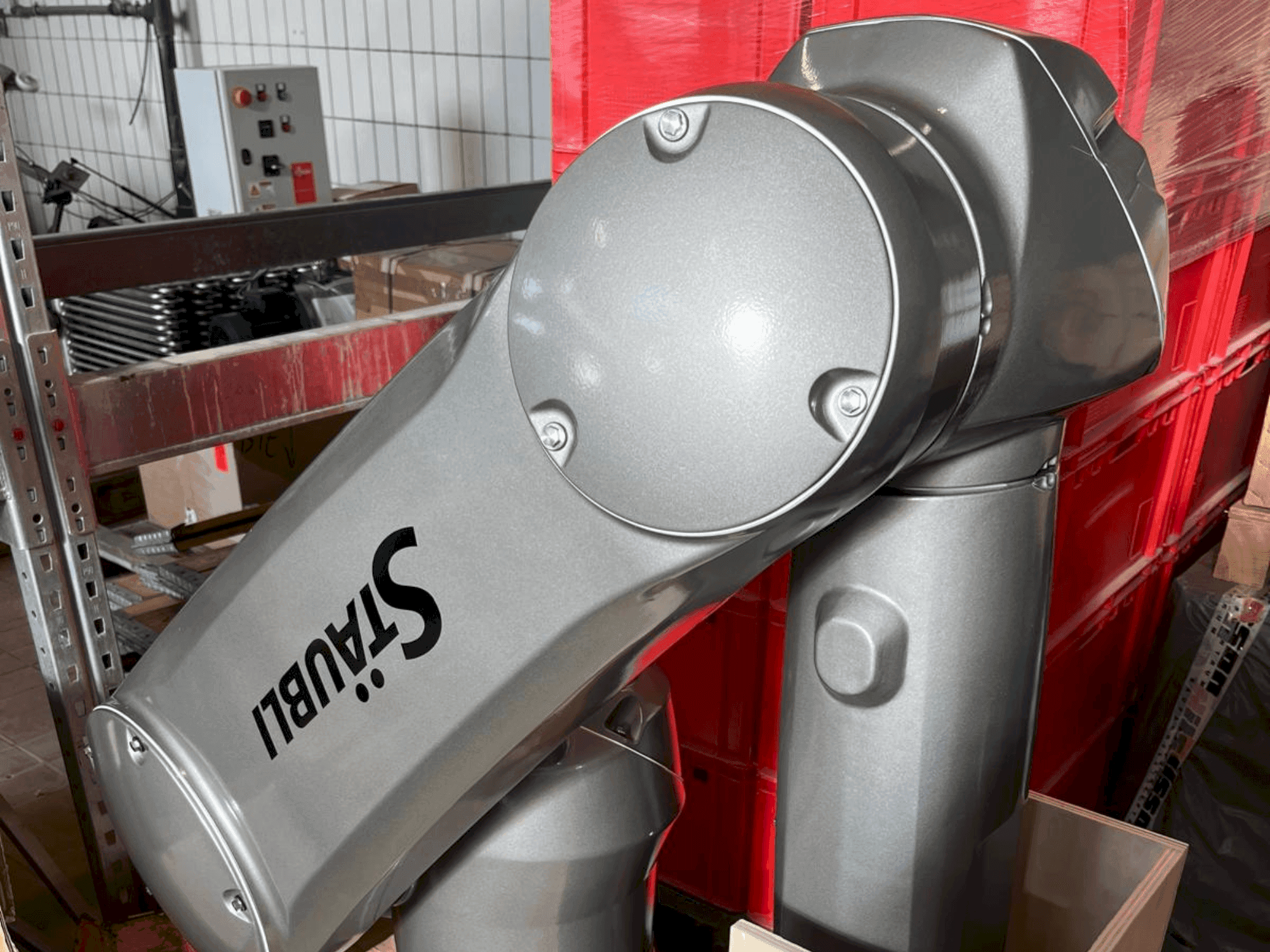 Vista frontal de la máquina STAUBLI TX2-160 LHE