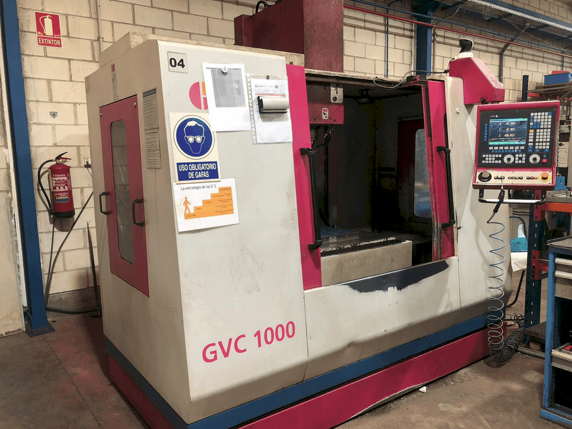 Vista frontal de la máquina LAGUN KONDIA GVC 1000