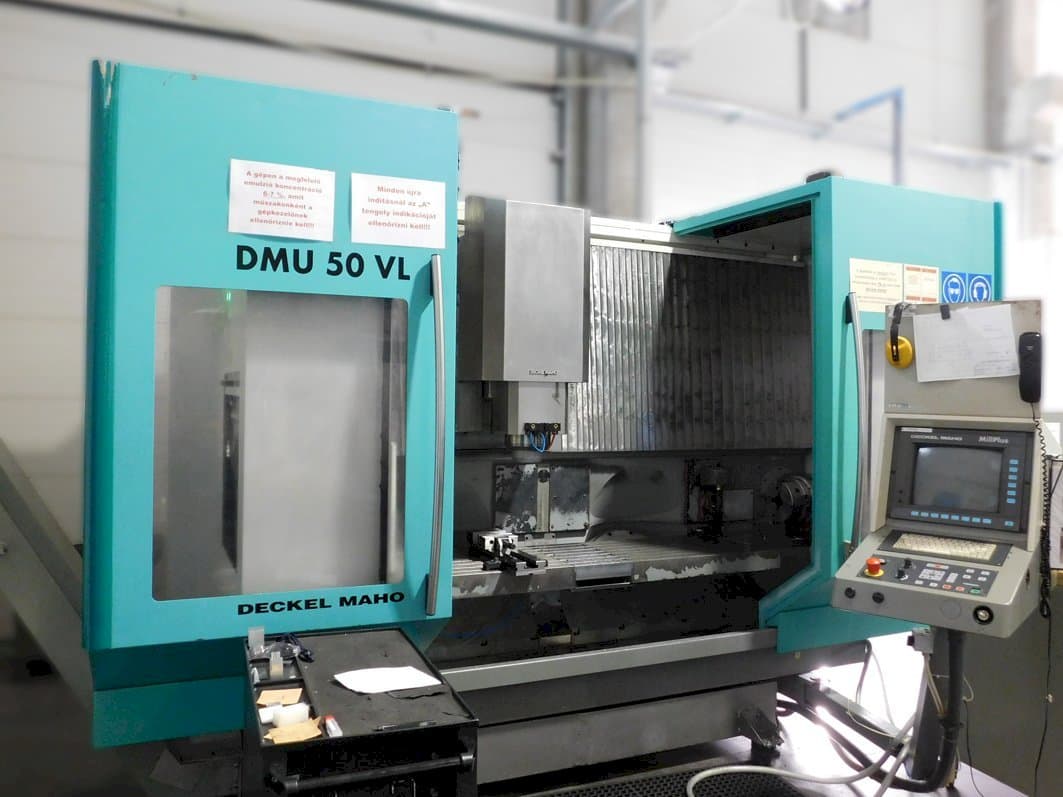 Vista frontal de la máquina DMG DMU 50 VL