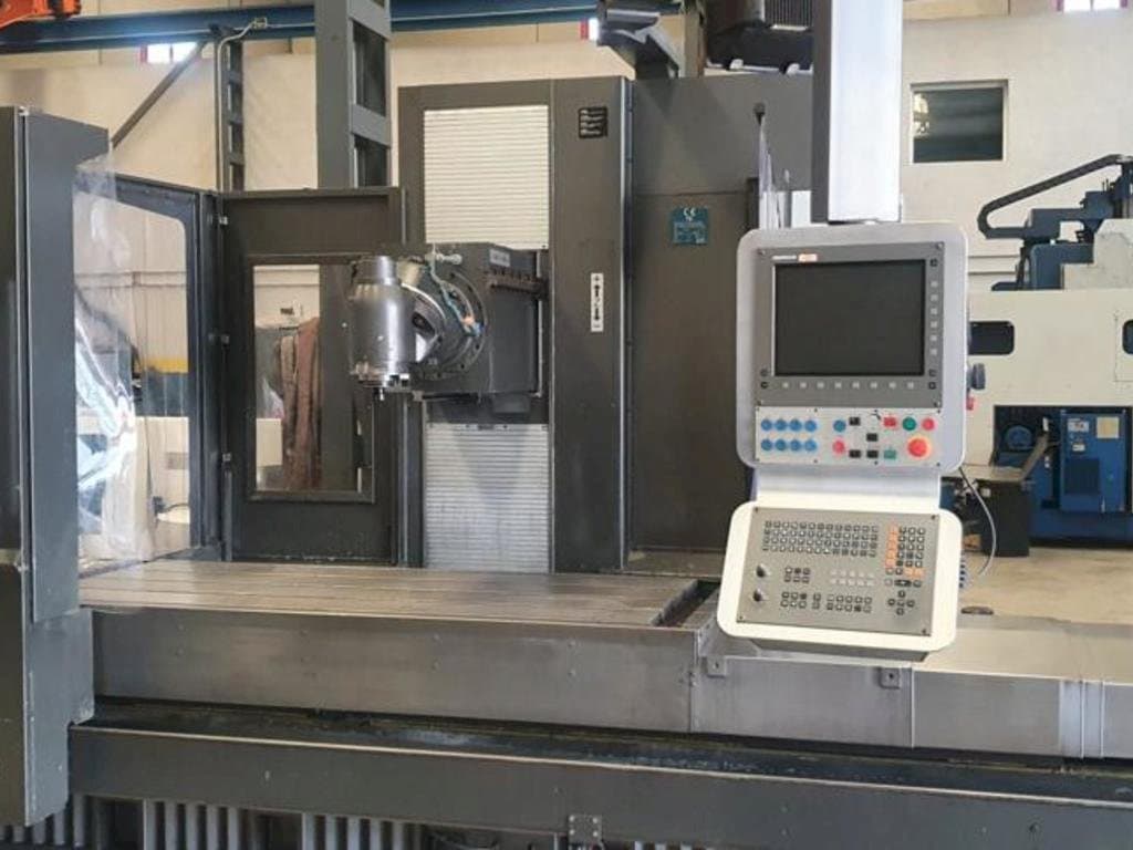 Vista frontal de la máquina Nicolas Correa Diana 20