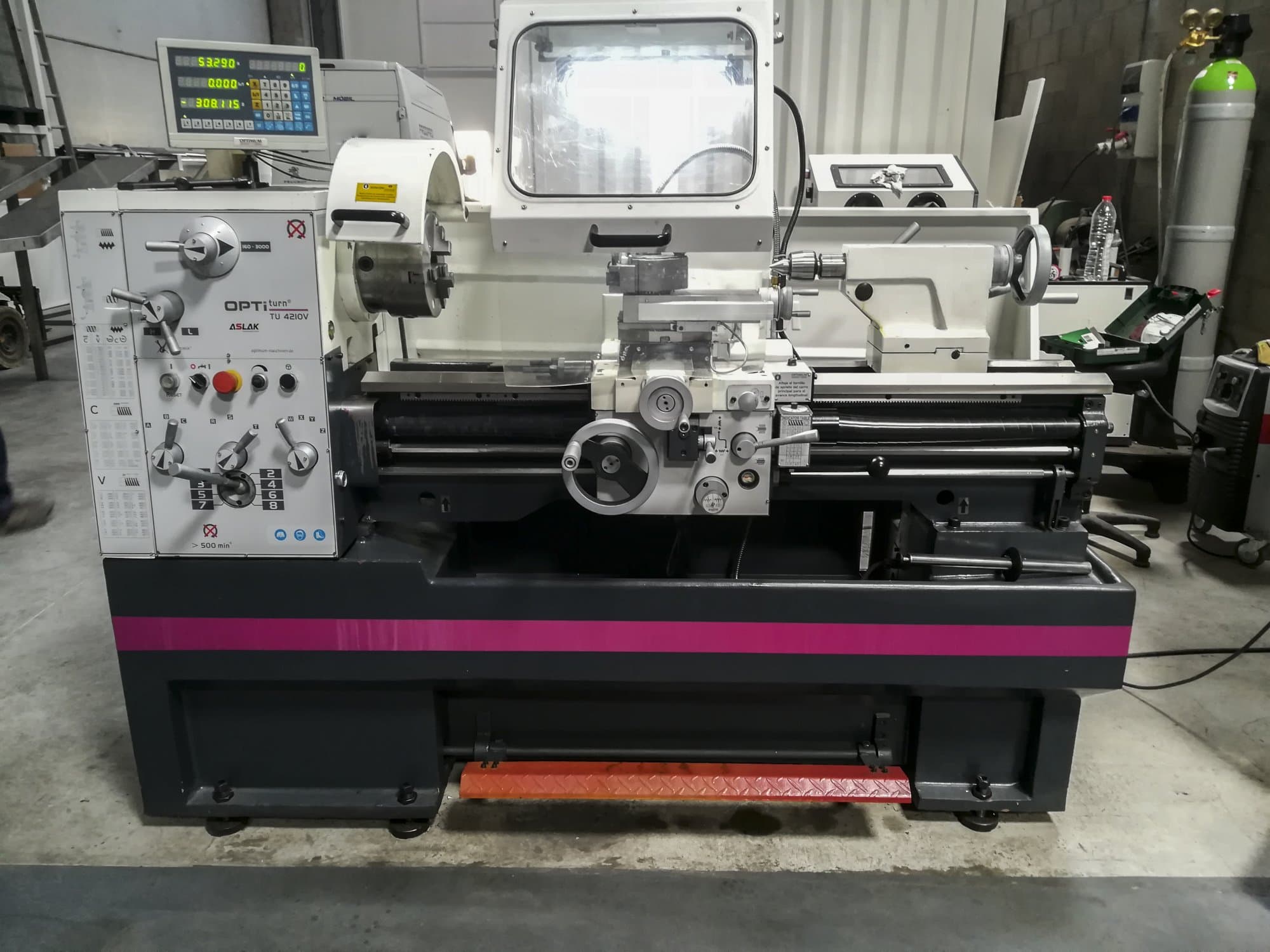 Vista frontal de la máquina Optimum TU 4210V