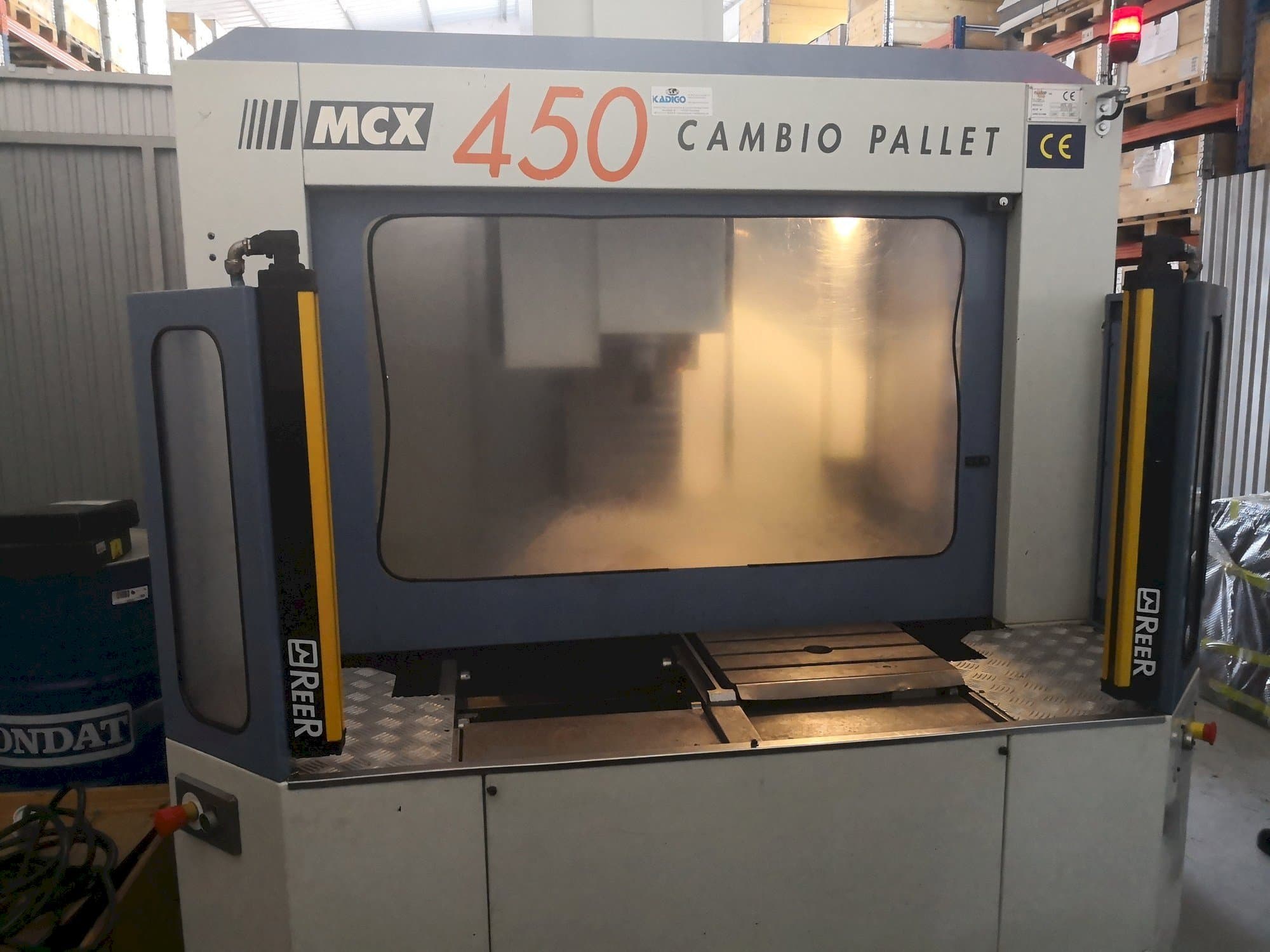 Vista frontal de la máquina FAMUP MCX 450