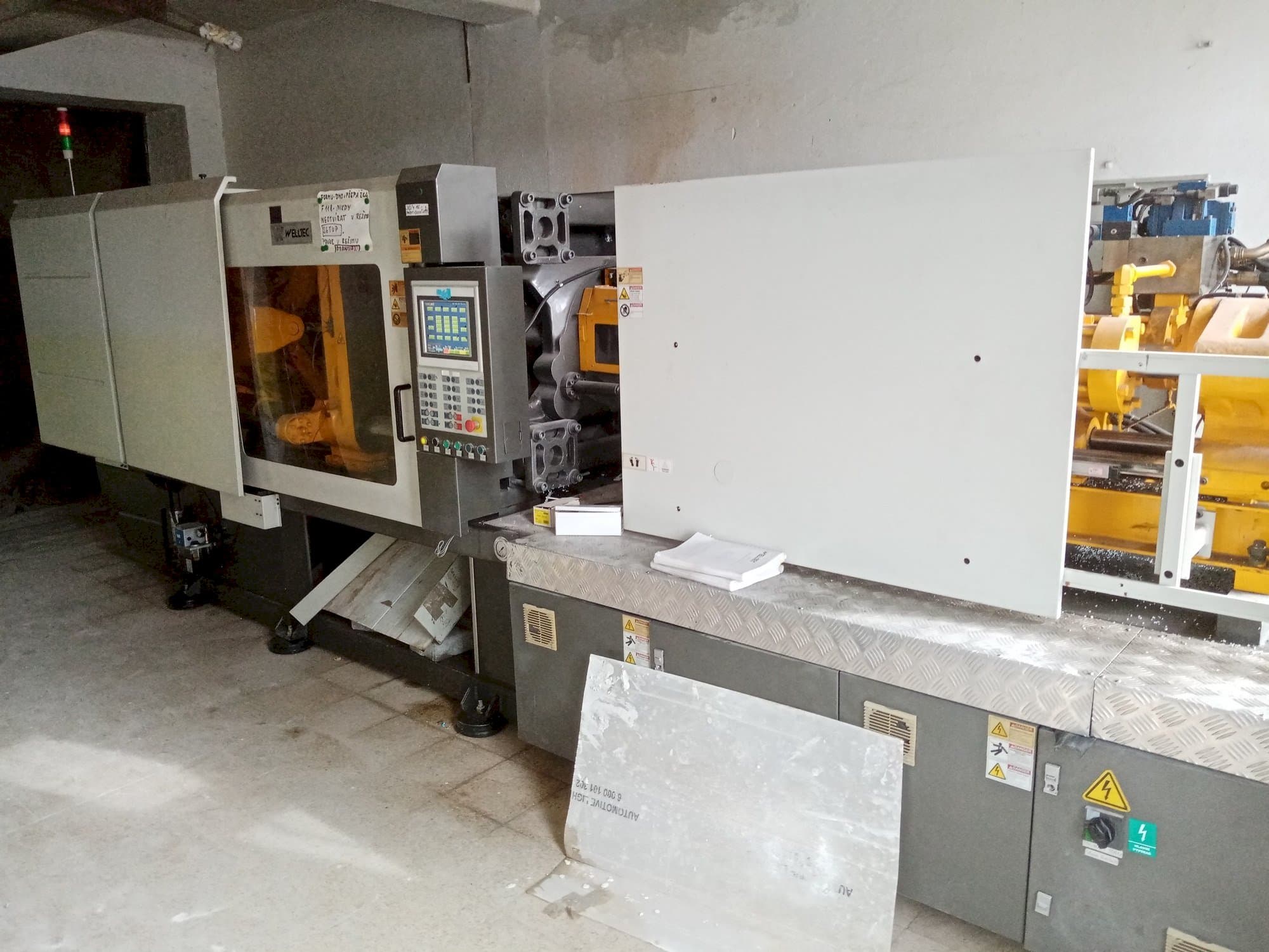 Vista frontal de la máquina Welltec 320F2