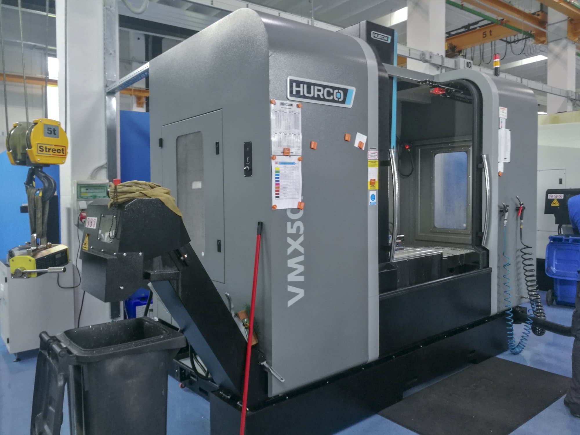Vista izquierda de la máquina Hurco VMX 50i