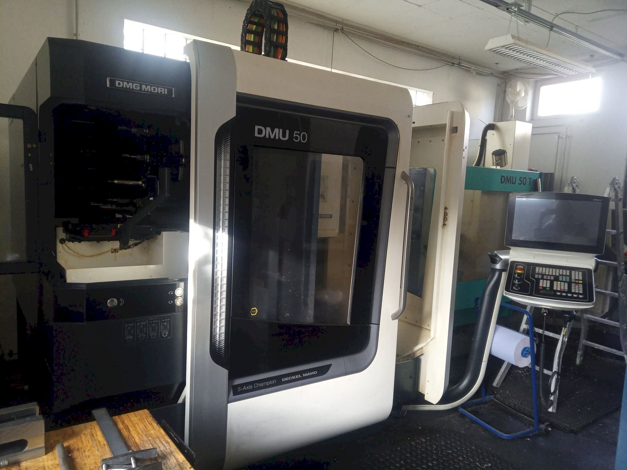 Vista frontal de la máquina DMG MORI DMU 50