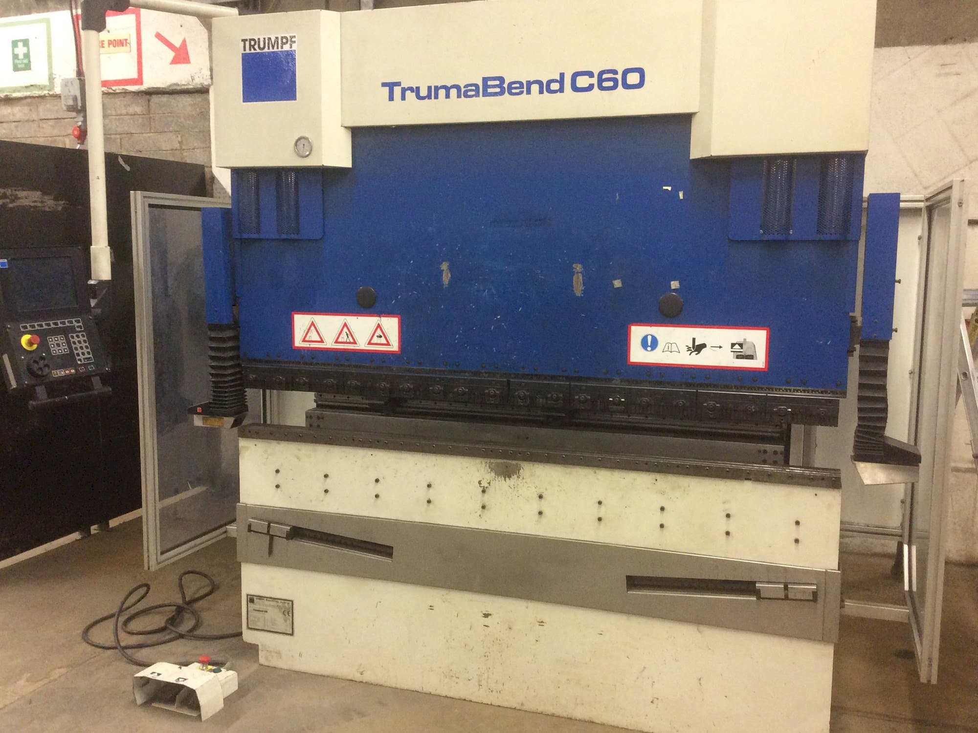 Vista frontal de la máquina Trumpf TrumaBend C60