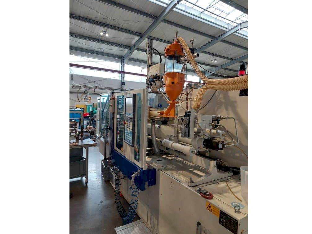 Vista frontal de la máquina Krauss Maffei 80-180 CX