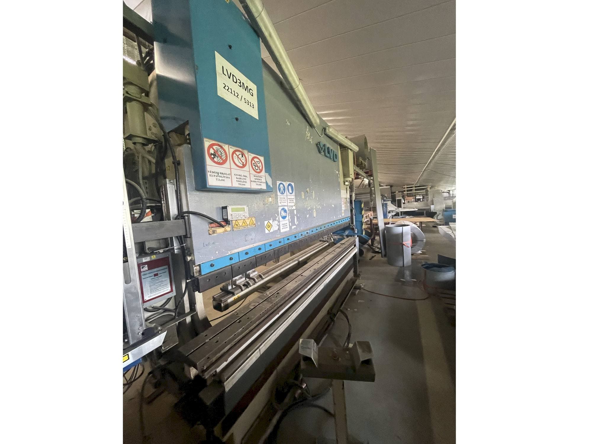 Vista frontal de la máquina LVD Ppeb 110/30