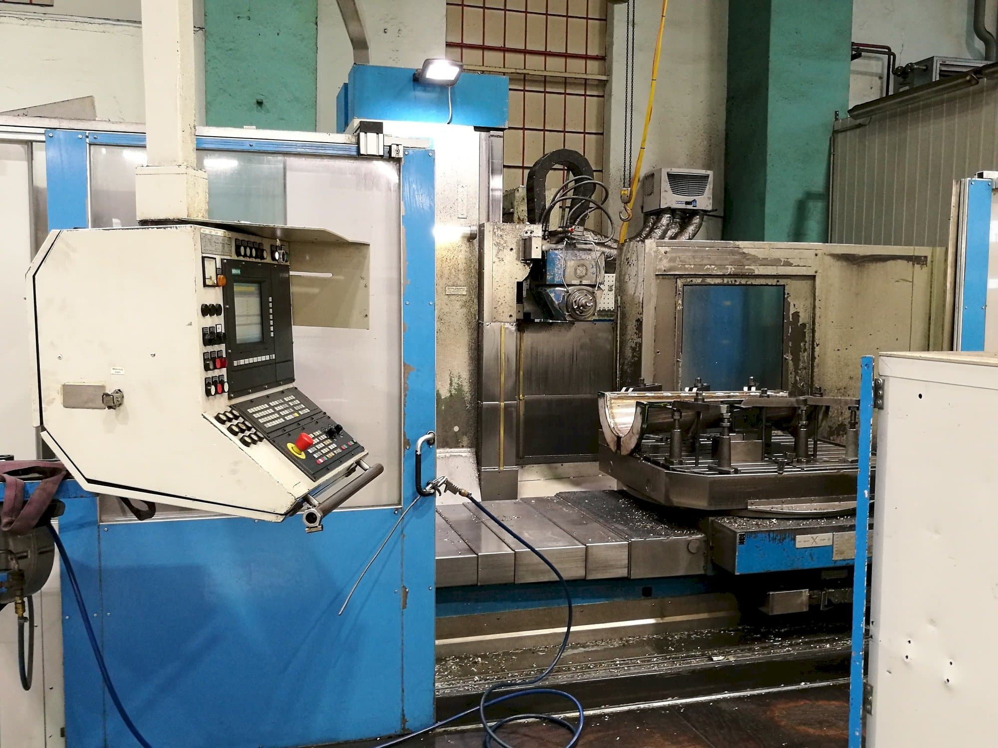 Vista frontal de la máquina Kekeisen UBF 2500