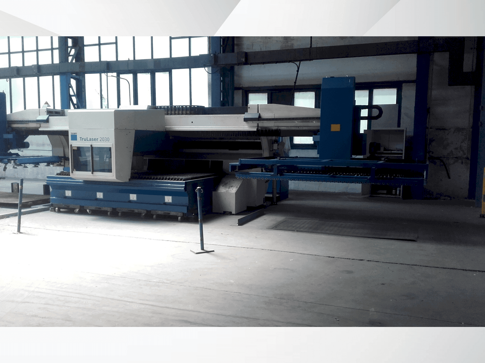 Vista frontal de la máquina TRUMPF TruLaser 2030