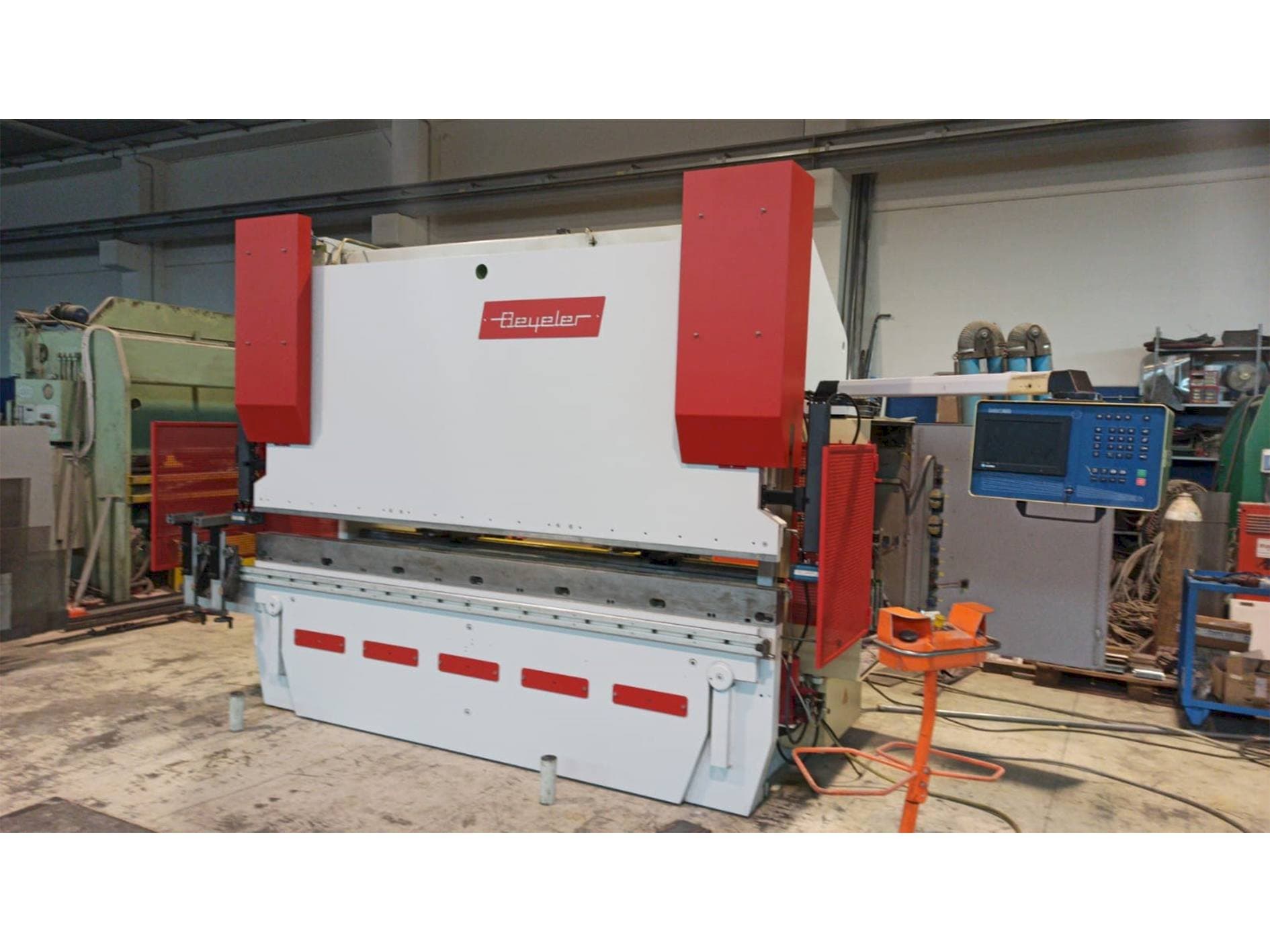 Vista frontal de la máquina BEYELER PR8