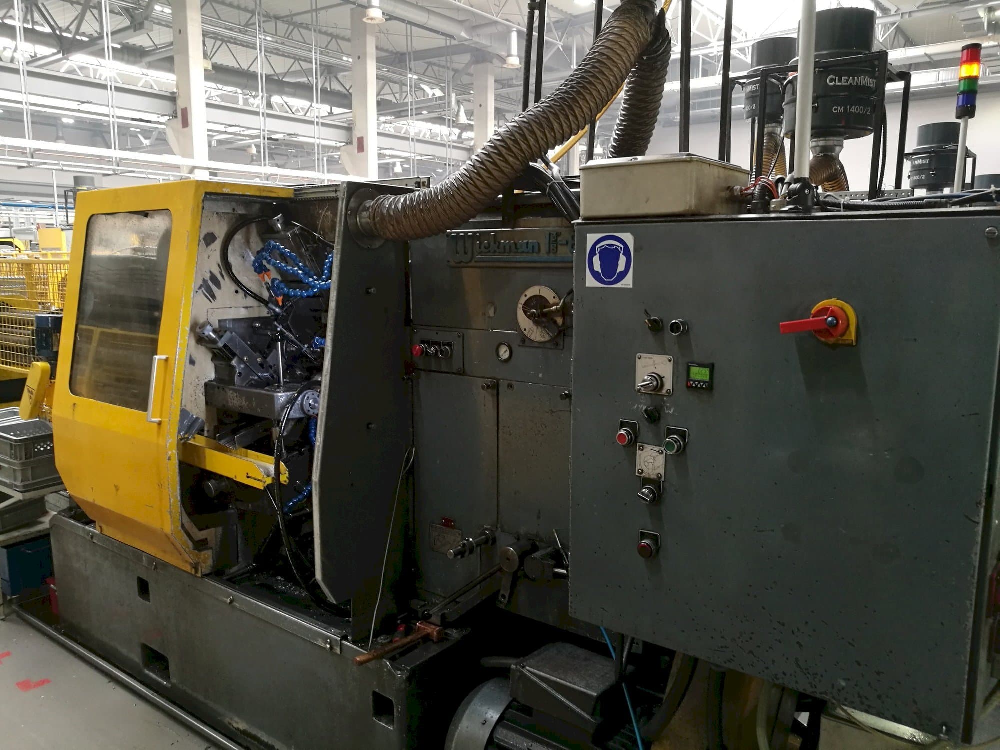 Vista frontal de la máquina Wickman 1 3/8"-6