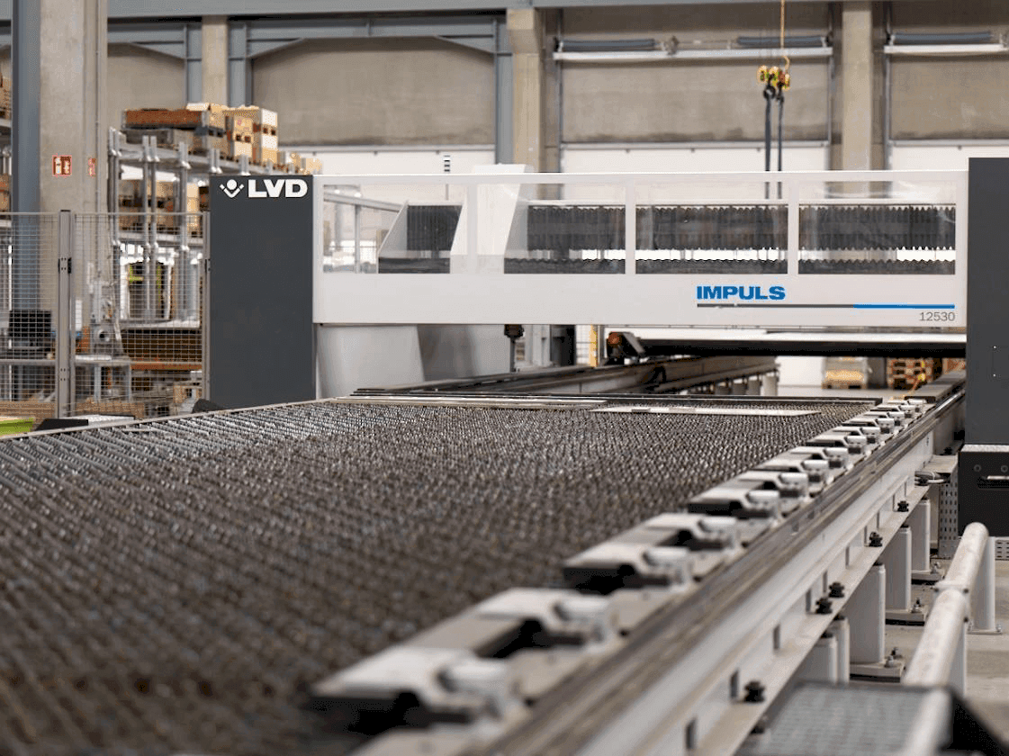 Vista frontal de la máquina LVD Impuls 12530