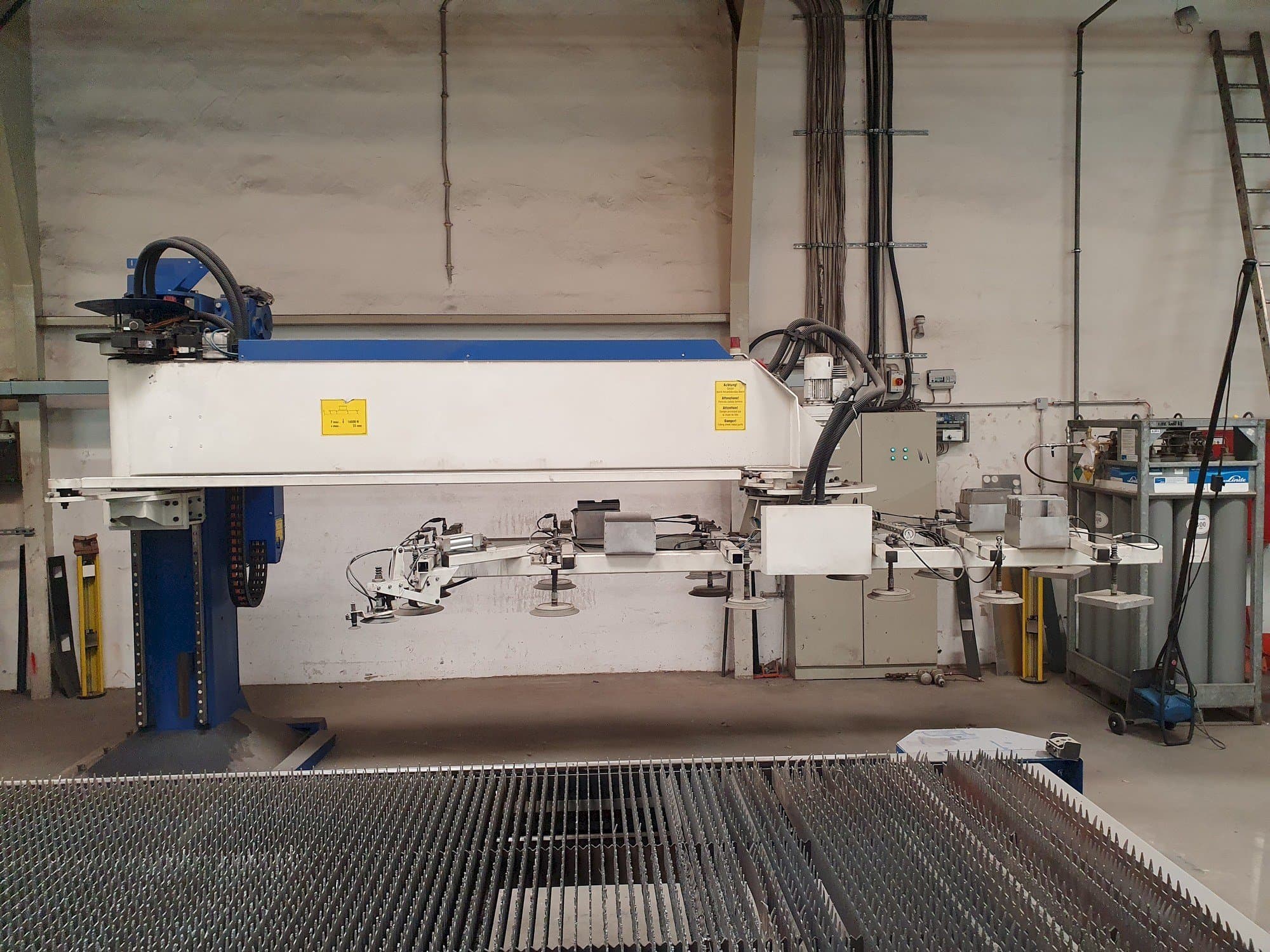 Vista frontal de la máquina Trumpf TRUMATIC L 4050