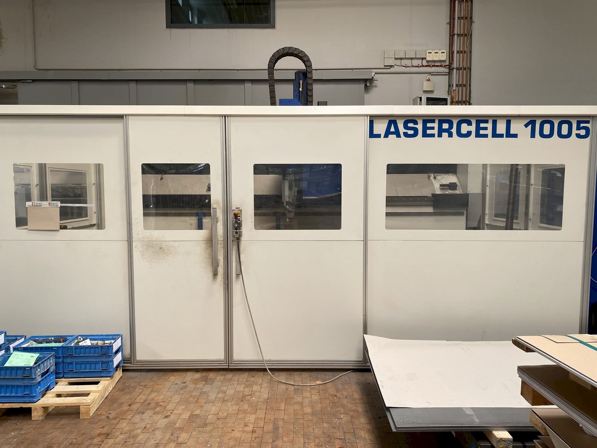 Vista frontal de la máquina Trumpf TLC 1005