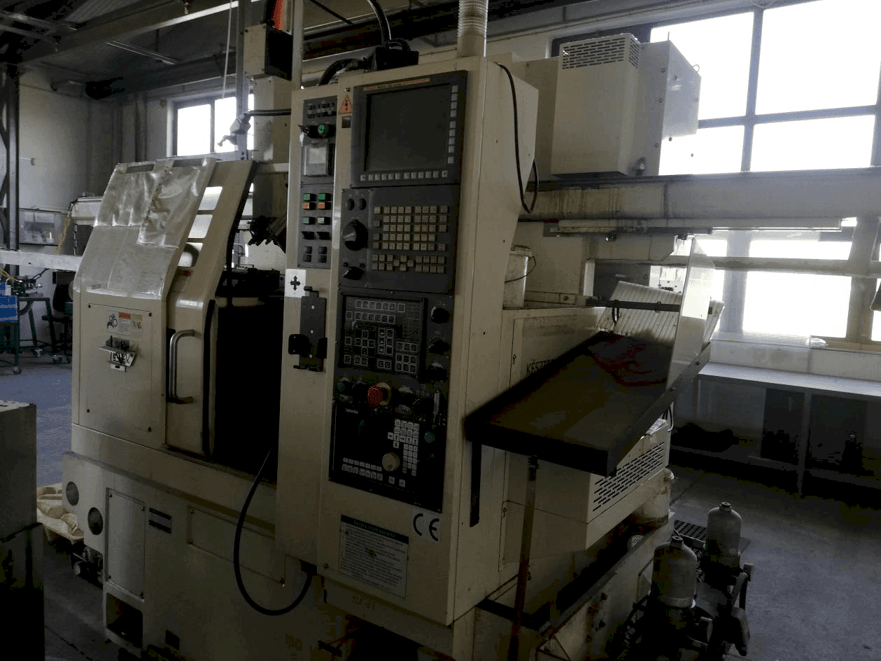 Vista frontal de la máquina Takamatsu XW-50