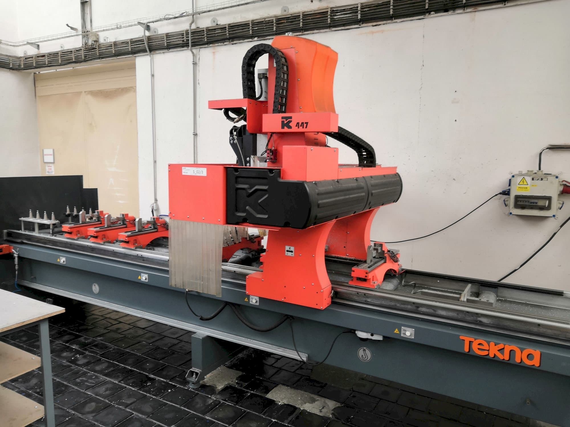 Vista frontal de la máquina Tekna TK447/4