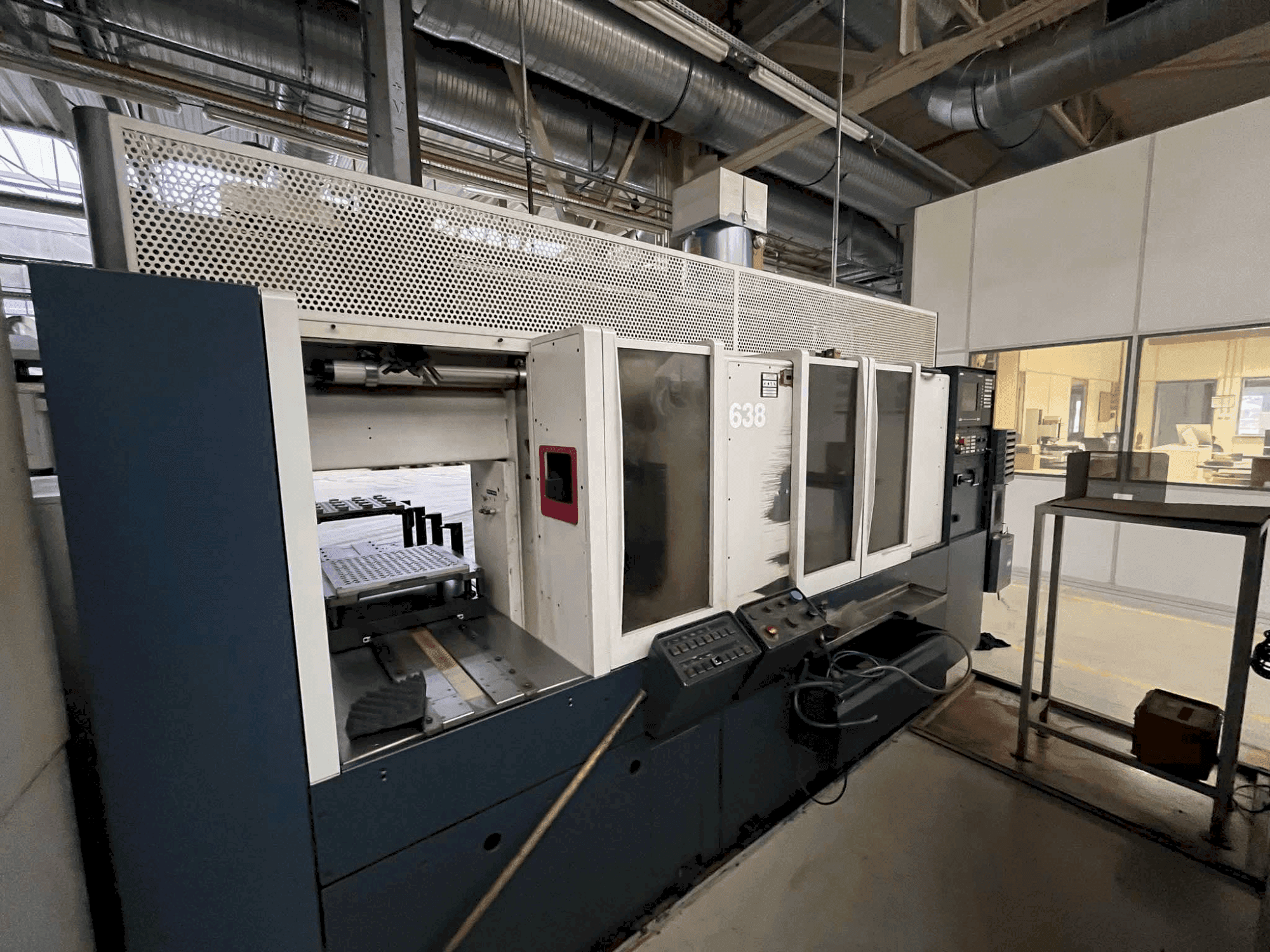 Vista frontal de la máquina SPINNER PD-CNC