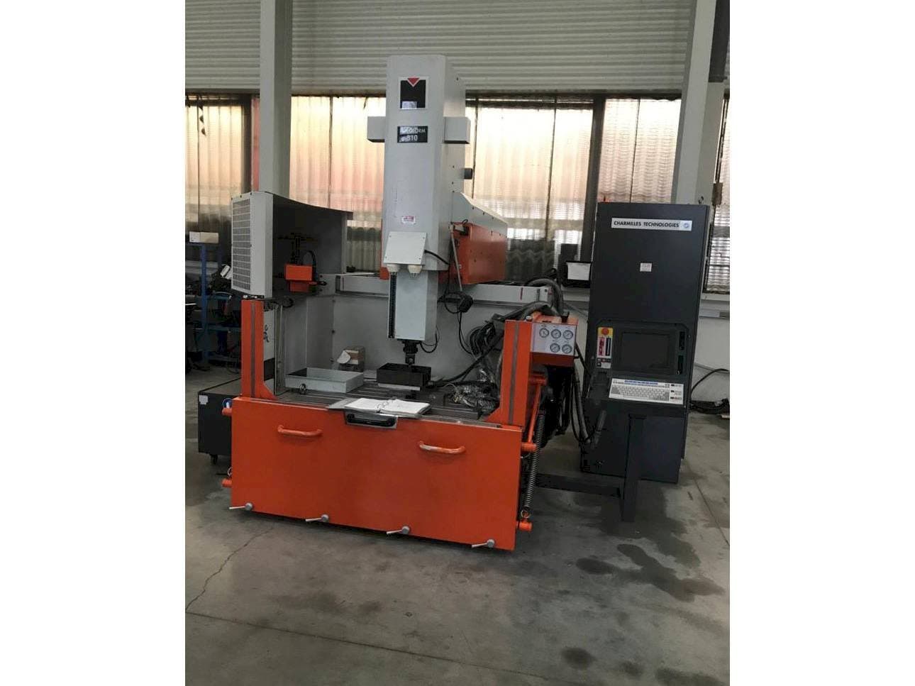 Vista frontal de la máquina CHARMILLES ROBOFORM 810