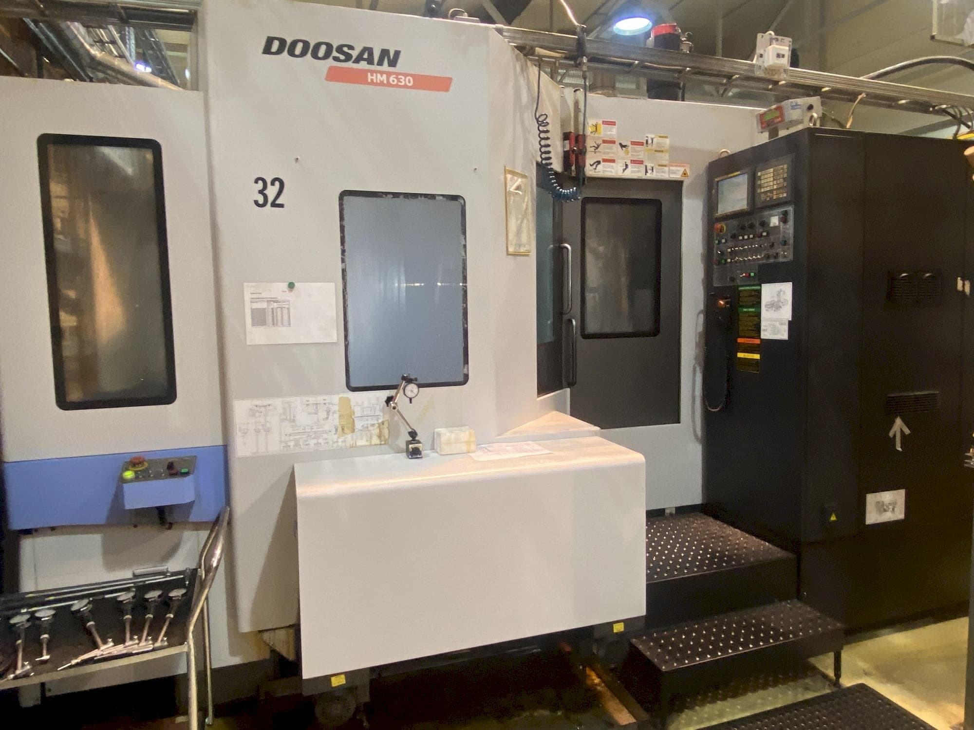 Vista frontal de la máquina DOOSAN HM 630