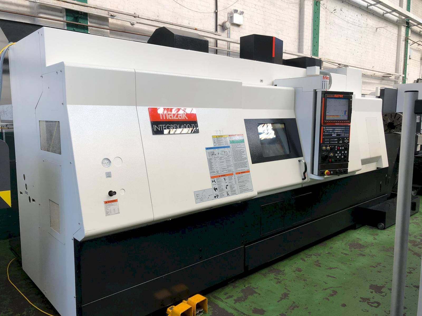 Vista frontal de la máquina Mazak Integrex 400-IV