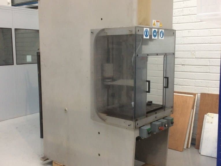 Vista frontal de la máquina ABEX Dension FN50-30H-0592E