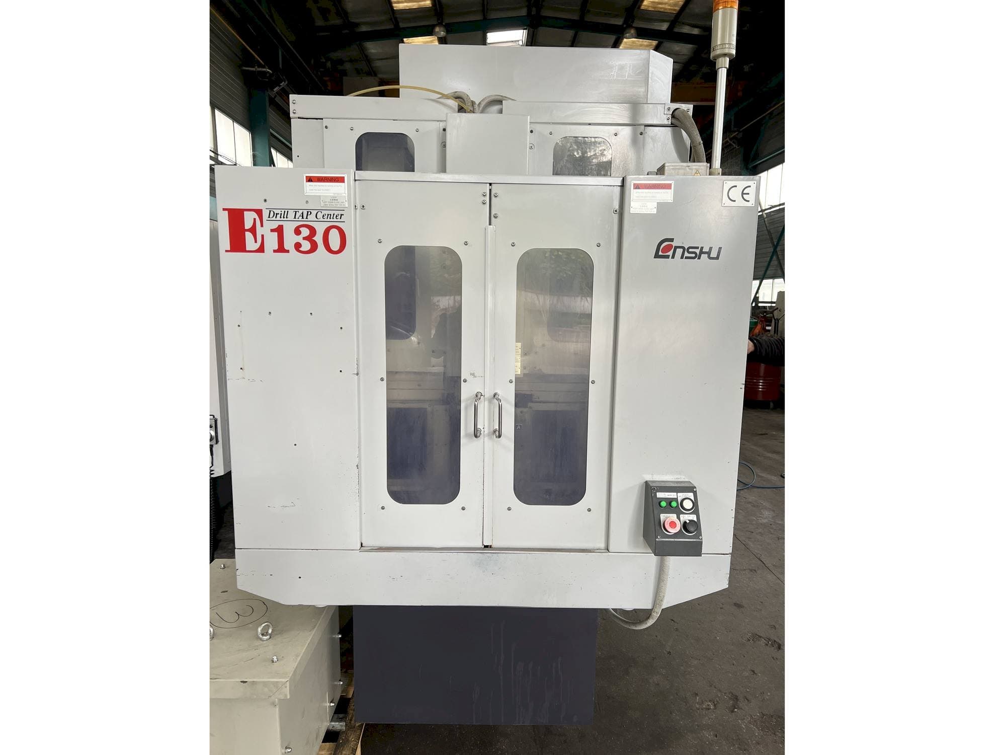 Vista frontal de la máquina Enshu E130