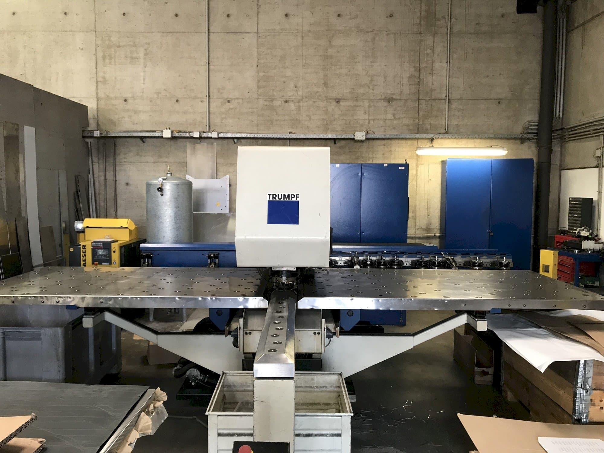 Vista frontal de la máquina Trumpf Trumatic 200R