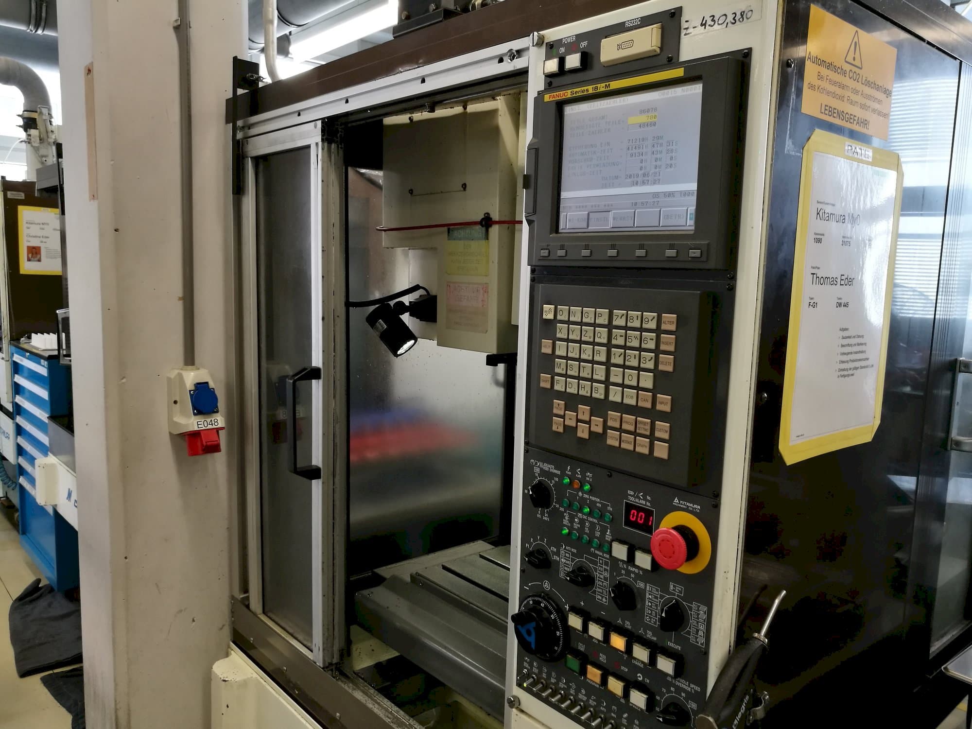 Vista frontal de la máquina Kitamura Mycenter-0