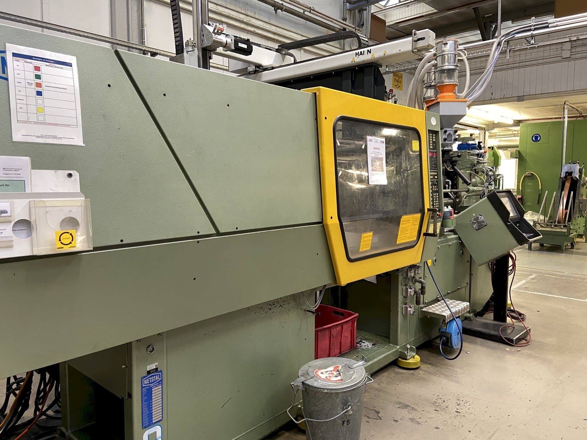 Vista frontal de la máquina Netstal Synergy 1500K/460