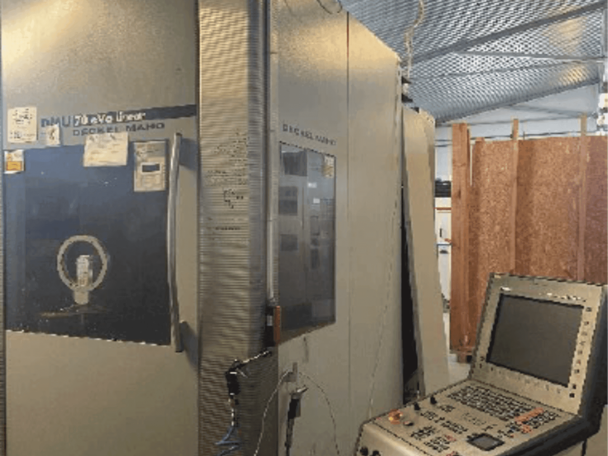 Vista frontal de la máquina DMG DECKEL MAHO DMU 70 eVo