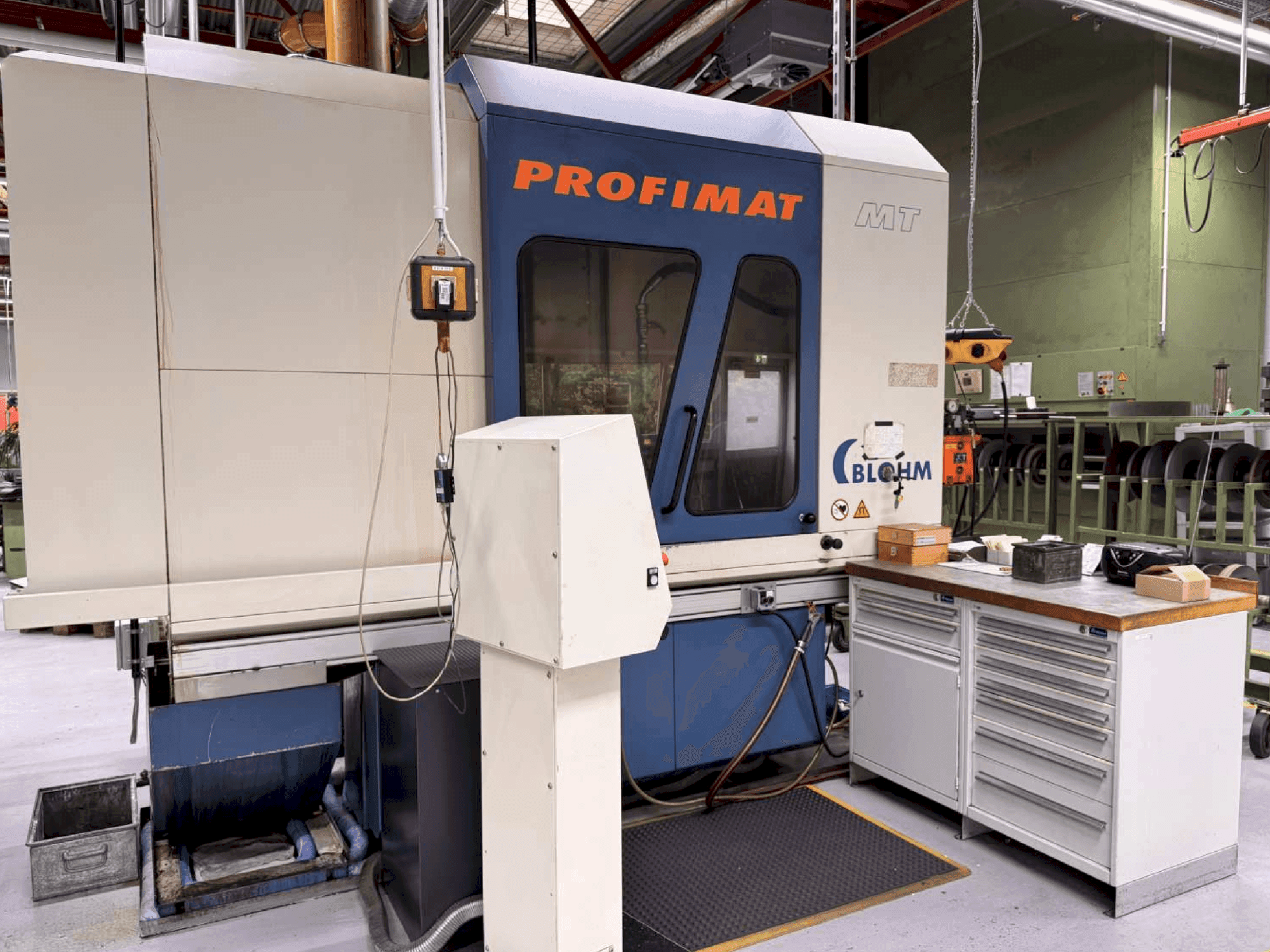Vista frontal de la máquina BLOHM Profimat MT 408
