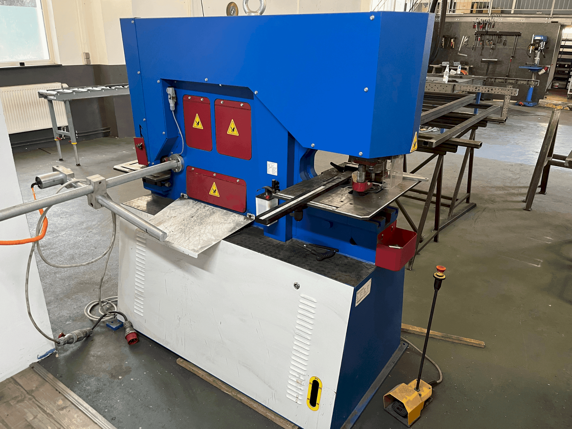 Vista frontal de la máquina Metallkraft  HPS 65 DS