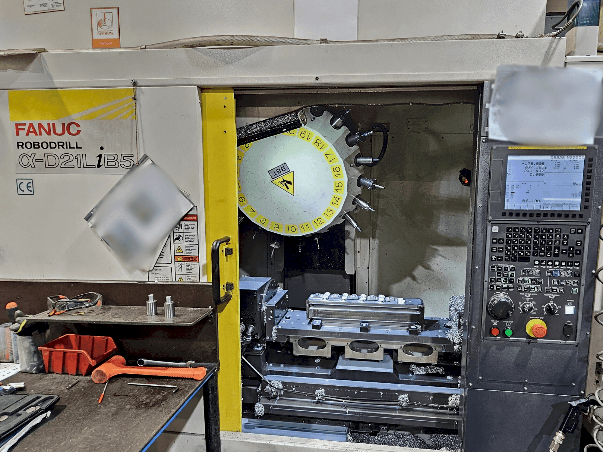 Vista frontal de la máquina FANUC Robodrill α-D21L iB 5