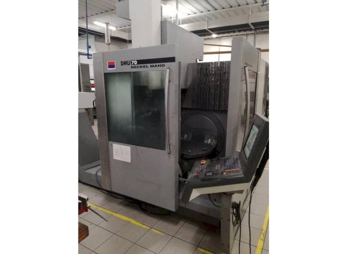 Vista frontal de la máquina DECKEL MAHO DMU 70