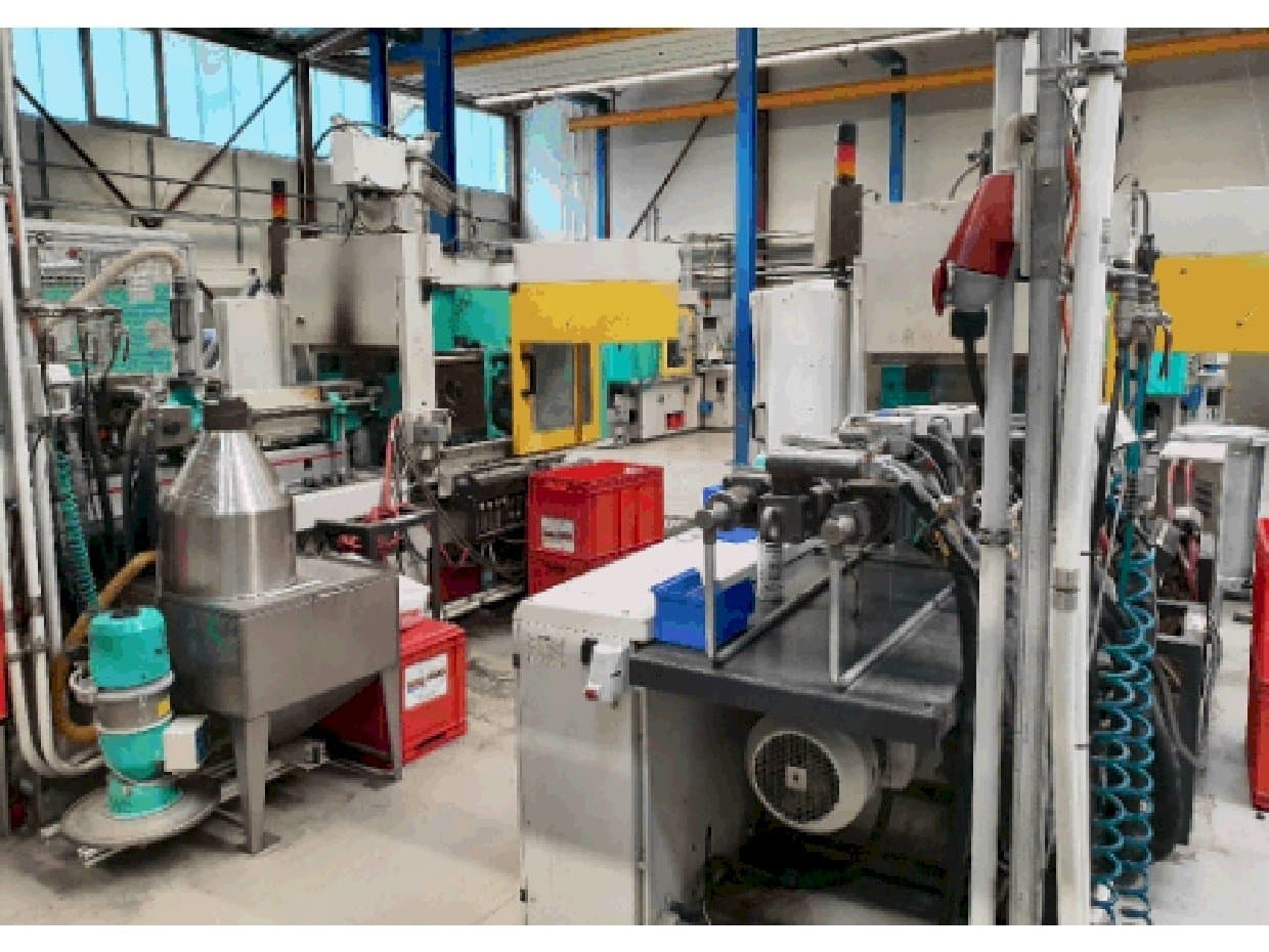 Vista lateral der Arburg 320 C 600-250 Maschine